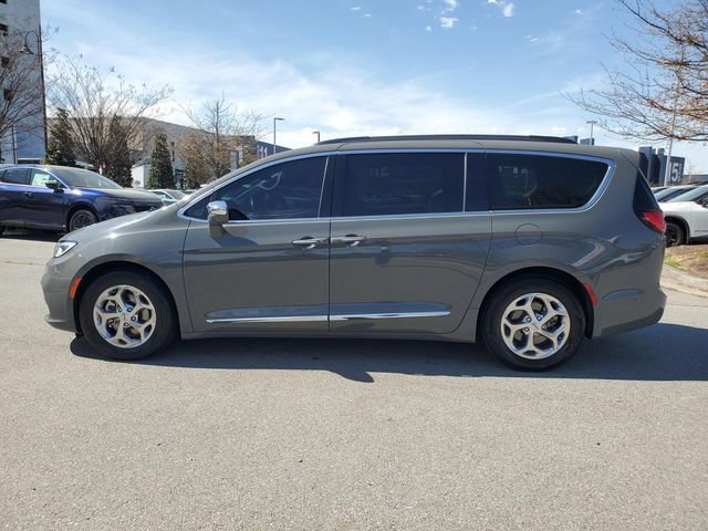 Used 2022 Chrysler Pacifica Limited image 6