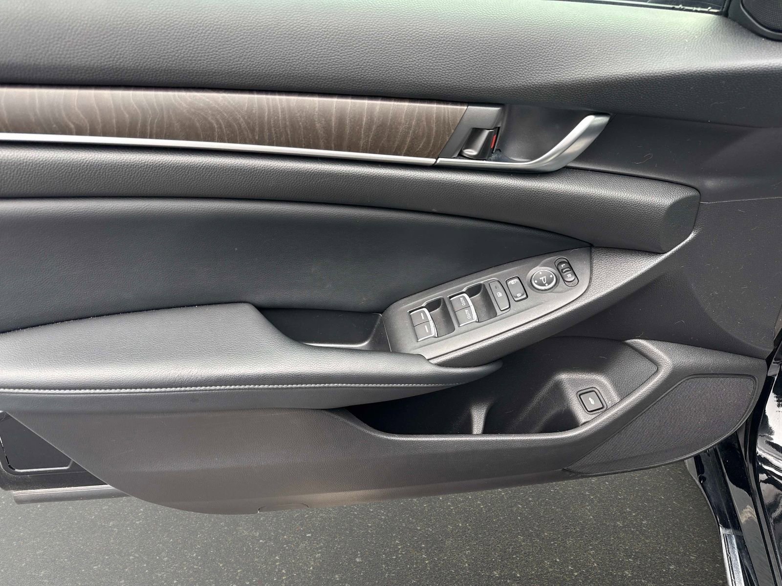 Used 2018 Honda Accord EX image 15