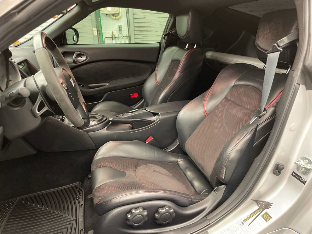 Used 2020 Nissan 370Z Coupe RWD image 17