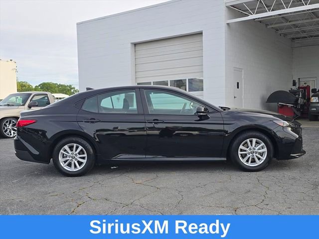 Used 2025 Toyota Camry LE image 4