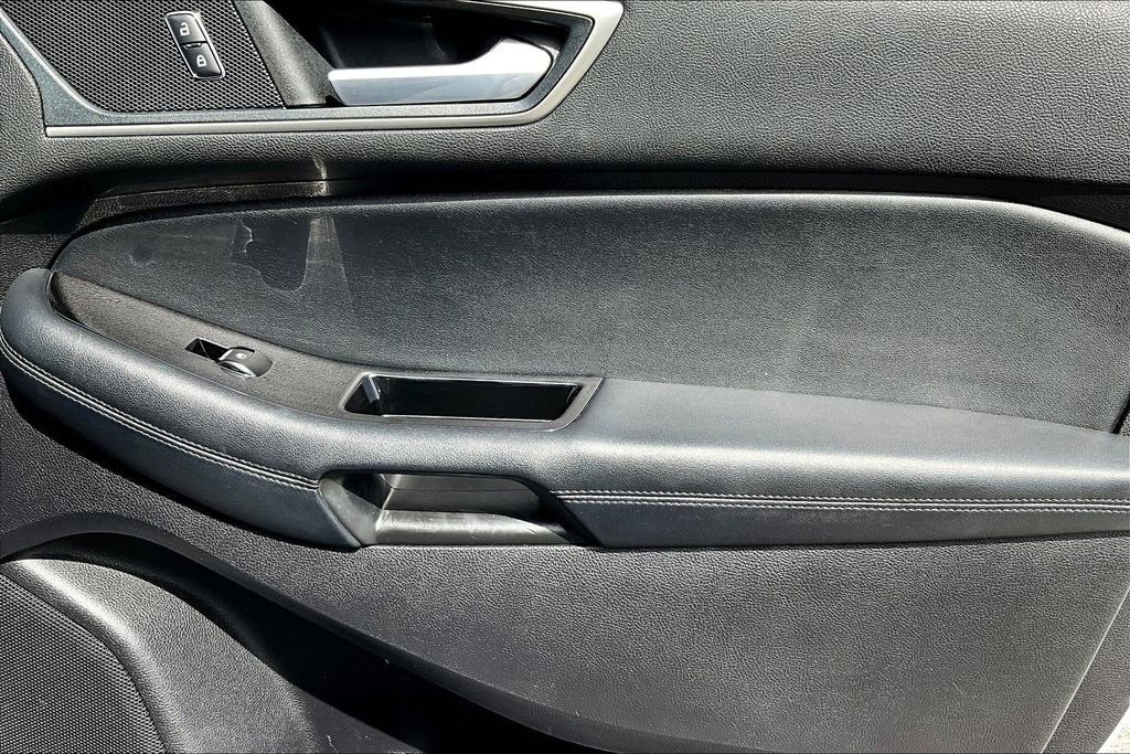 Used 2019 Ford Edge SEL w/ Equipment Group 201A image 22