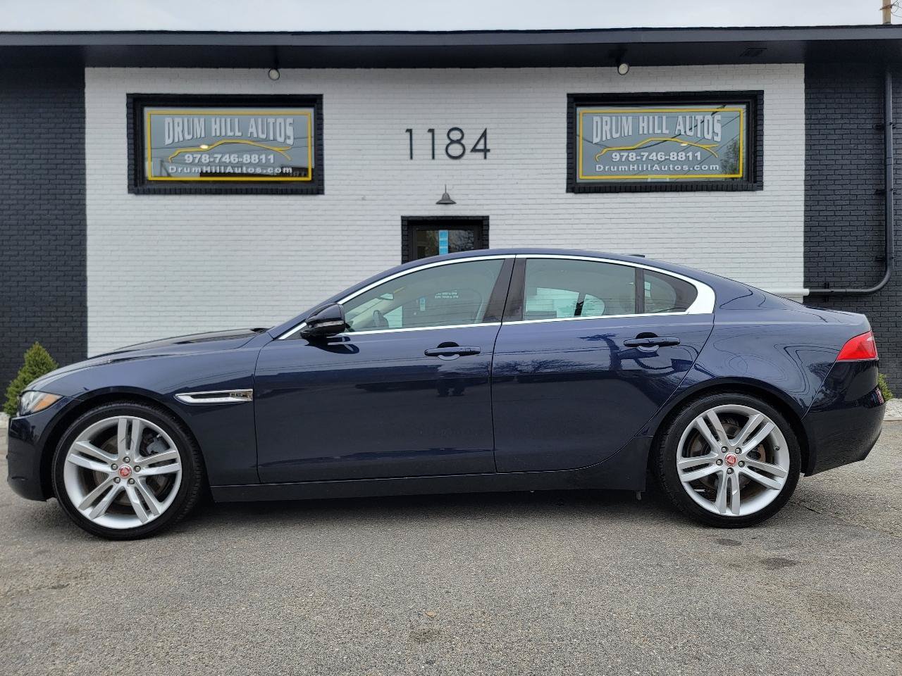 Used 2017 Jaguar XE Prestige RWD image 2