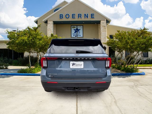 Used 2025 Ford Explorer Active RWD image 4