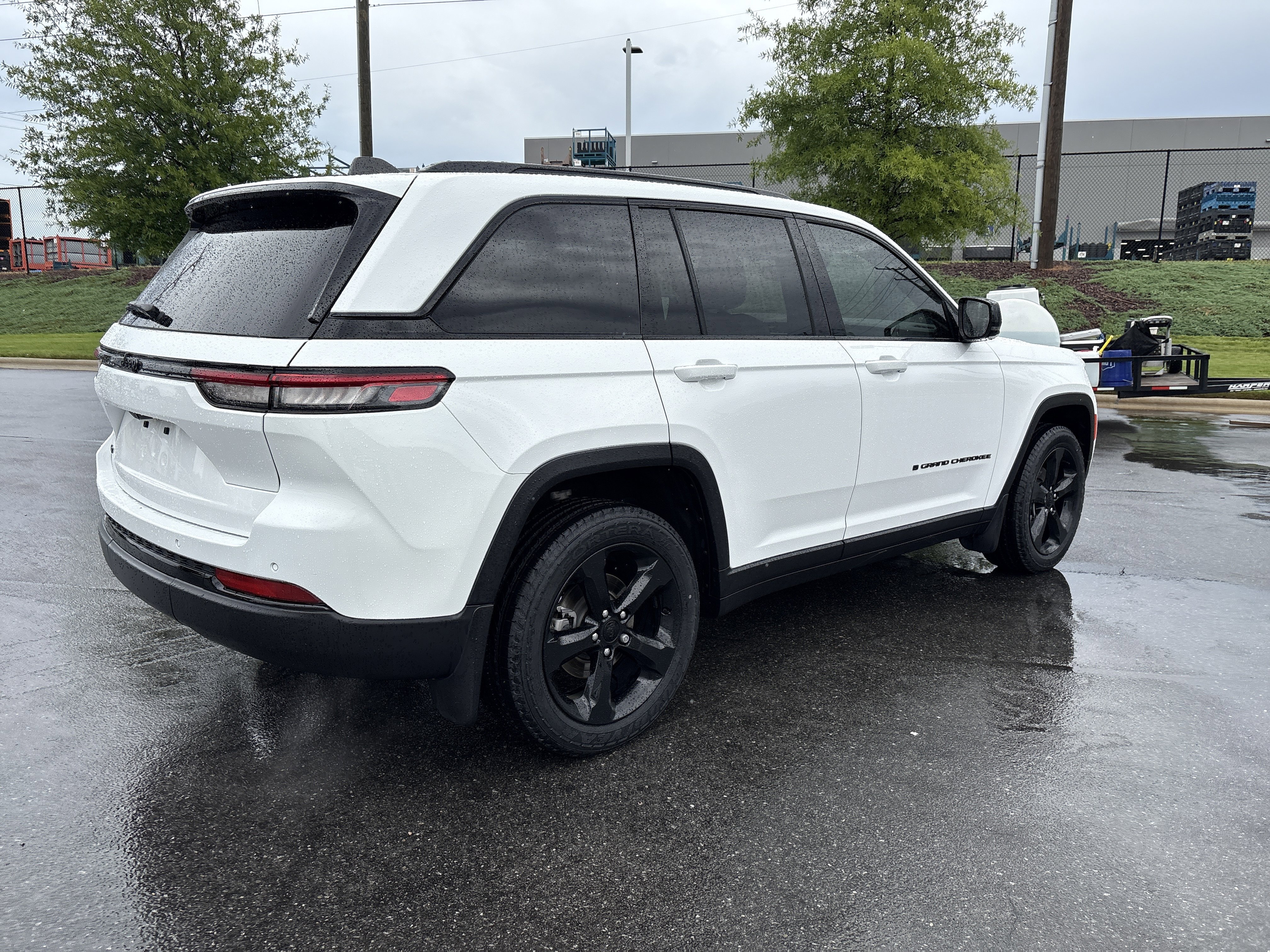 Certified 2023 Jeep Grand Cherokee Altitude AWD/4WD image 9