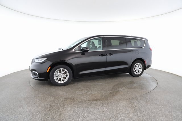 Used 2024 Chrysler Pacifica Touring-L image 4