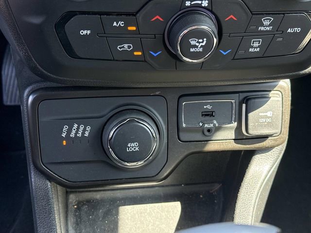 Used 2019 Jeep Renegade Limited w/ UConnect 8.4 Nav Group AWD/4WD image 27