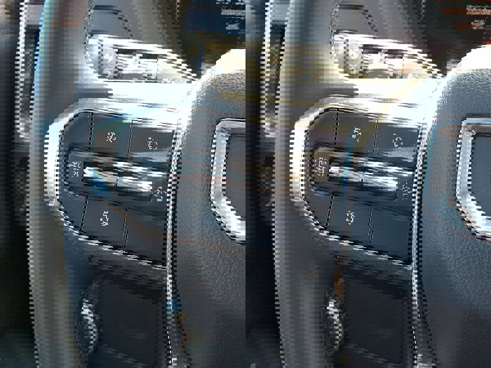 Certified 2025 GMC Yukon Denali w/ Sun & Power Step Package image 17