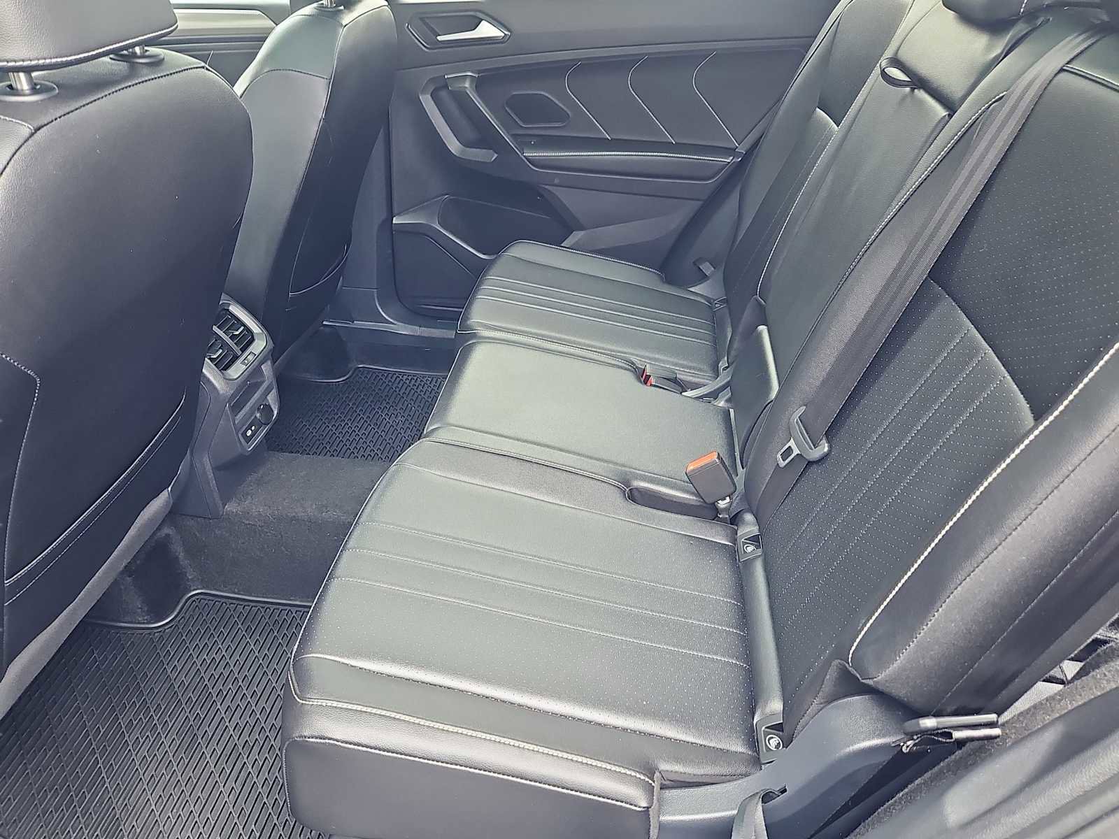 Used 2024 Volkswagen Tiguan SE R-Line image 32