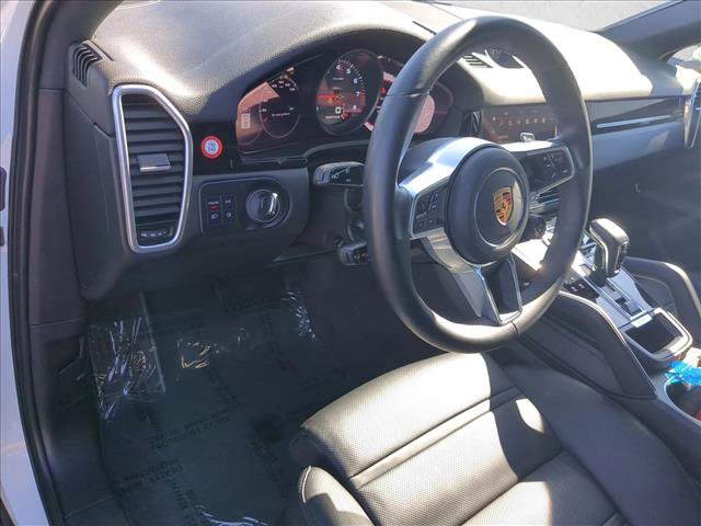 Used 2023 Porsche Cayenne Coupe image 10