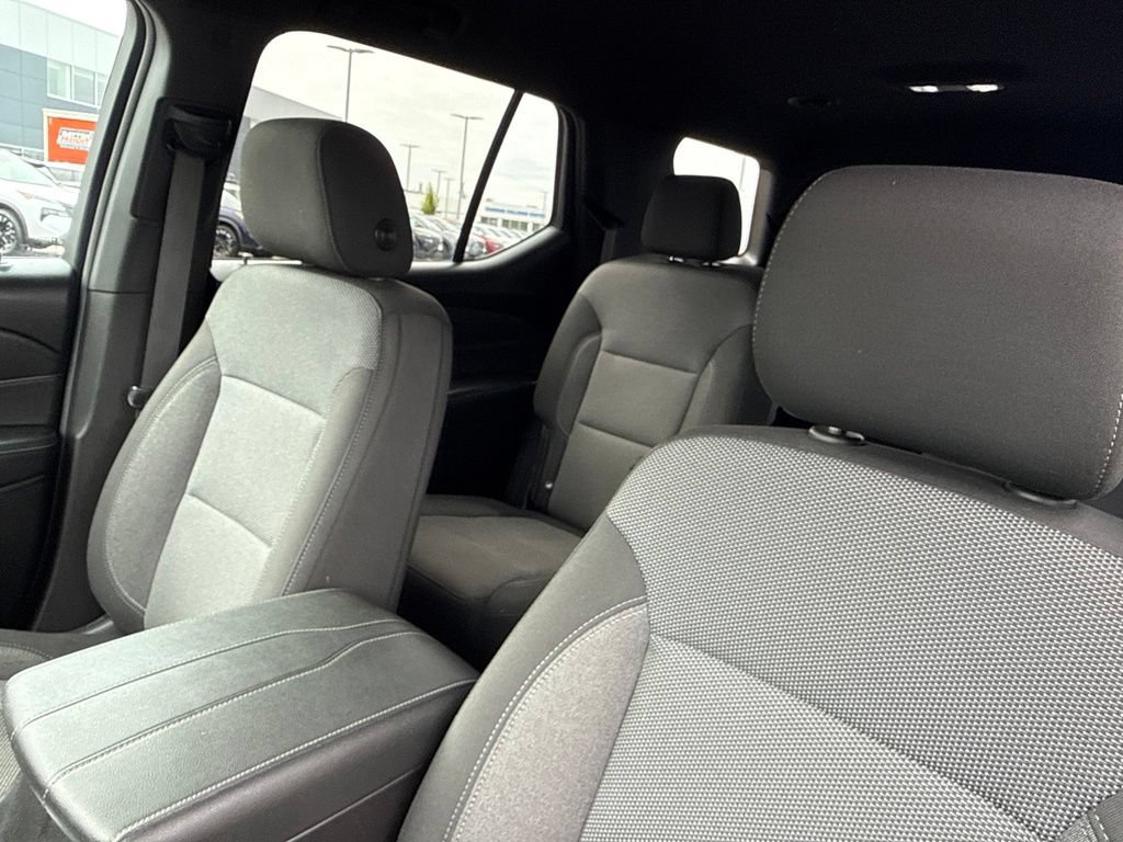 Certified 2022 Chevrolet Traverse LT w/ Midnight/Sport Edition AWD/4WD image 23