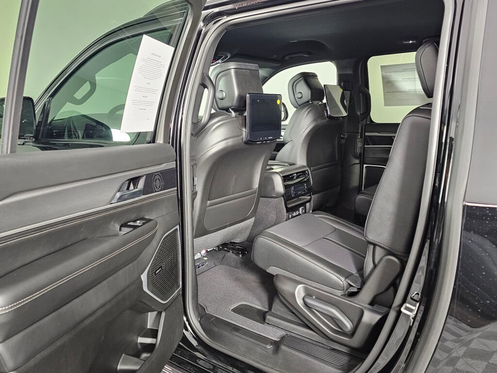 New 2026 Jeep Grand Wagoneer L Limited w/ Rear Seat Video Group I image 32