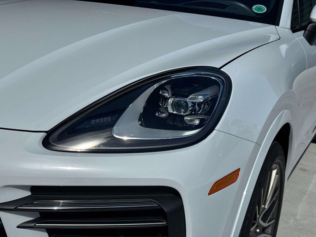 Certified 2022 Porsche Cayenne Platinum Edition image 7