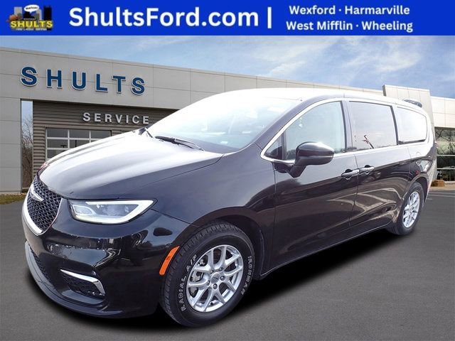 Used 2023 Chrysler Pacifica Touring-L image 1