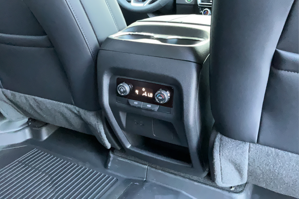 New 2027 Chevrolet Traverse LT w/ LPO, Floor Liner Package FWD image 20