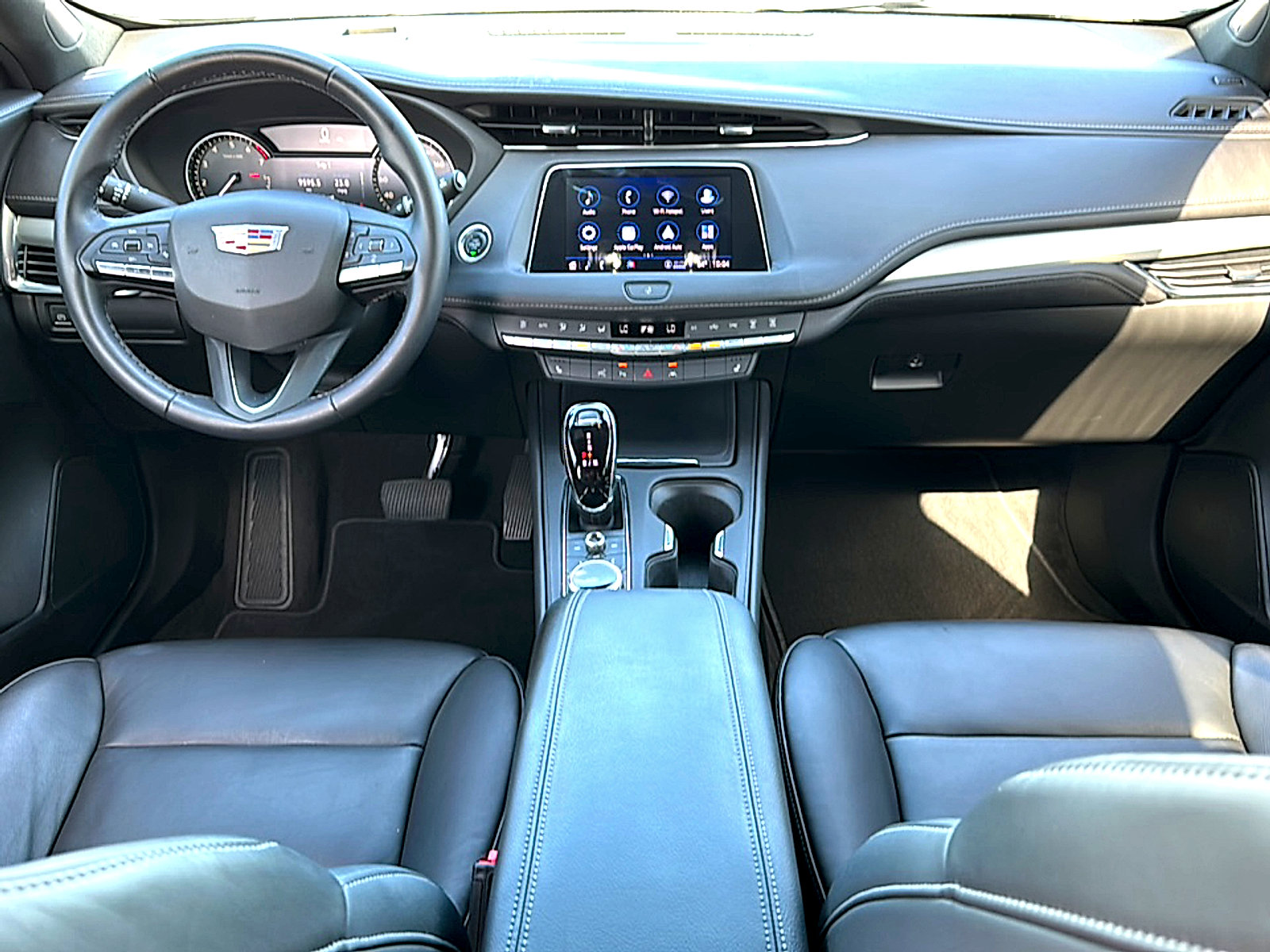 Used 2022 Cadillac XT4 Premium Luxury w/ Enhanced Visibility Package FWD image 21