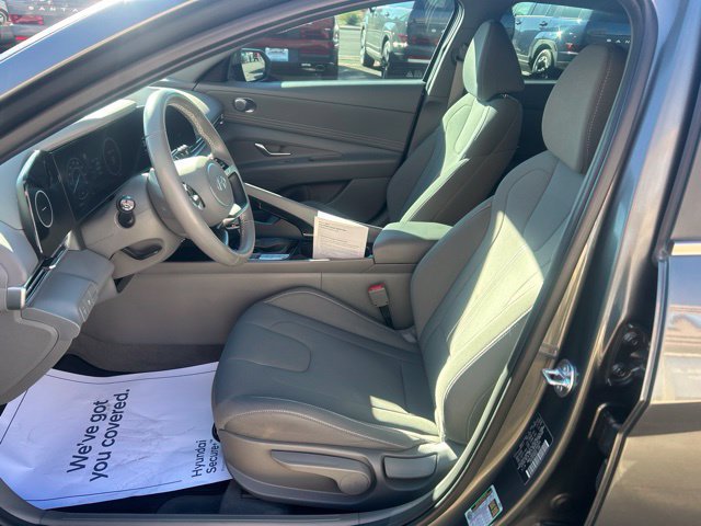 Used 2025 Hyundai Elantra SEL w/ Cargo Package FWD image 11