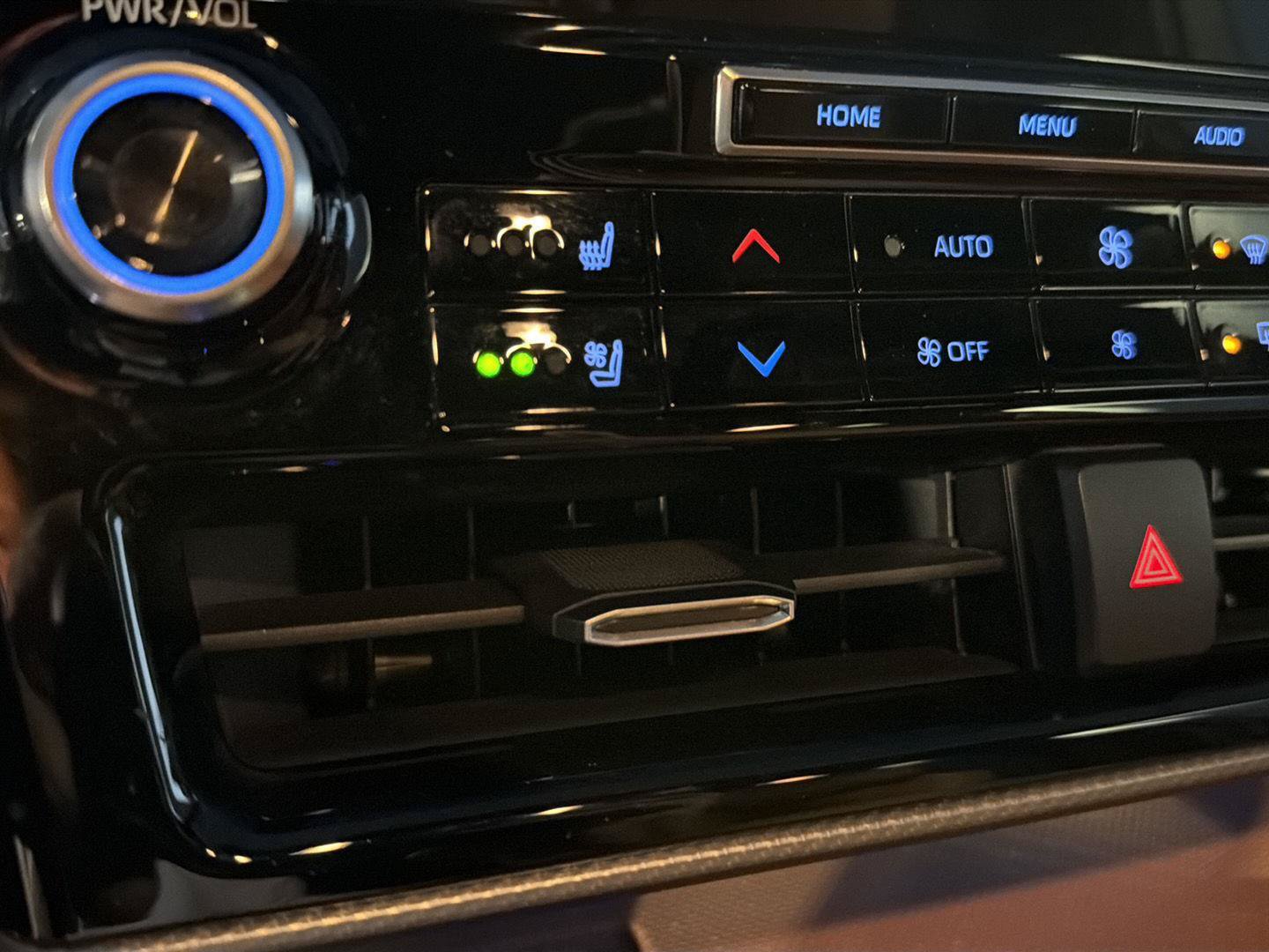 Used 2020 Toyota Highlander Platinum FWD image 30