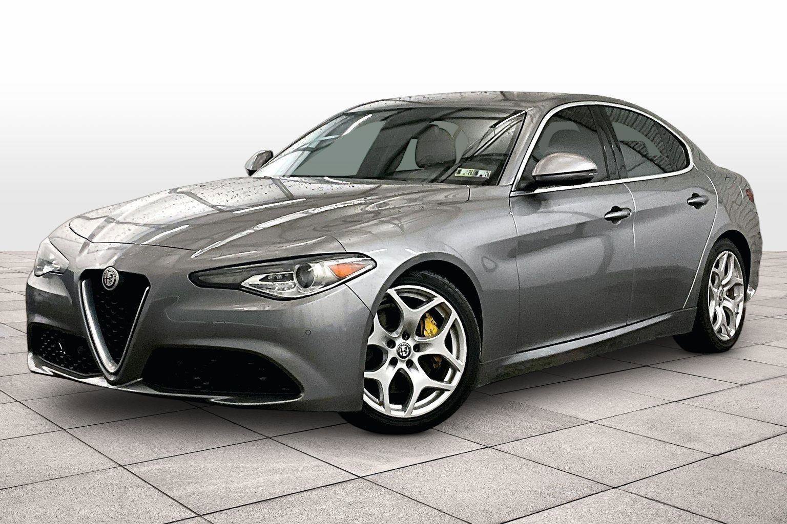 Used 2018 Alfa Romeo Giulia Ti image 2