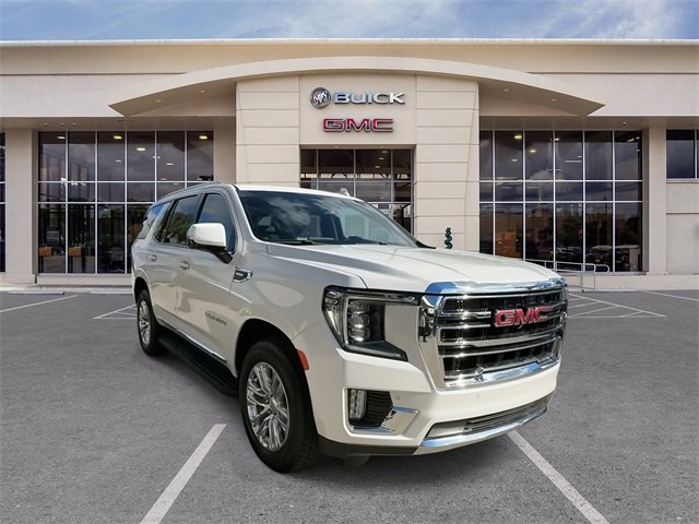 Used 2023 GMC Yukon SLT w/ SLT Luxury Package image 3
