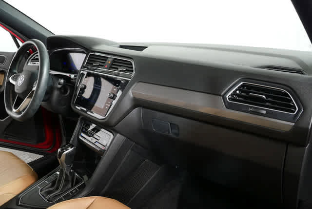 Certified 2023 Volkswagen Tiguan SE FWD image 25
