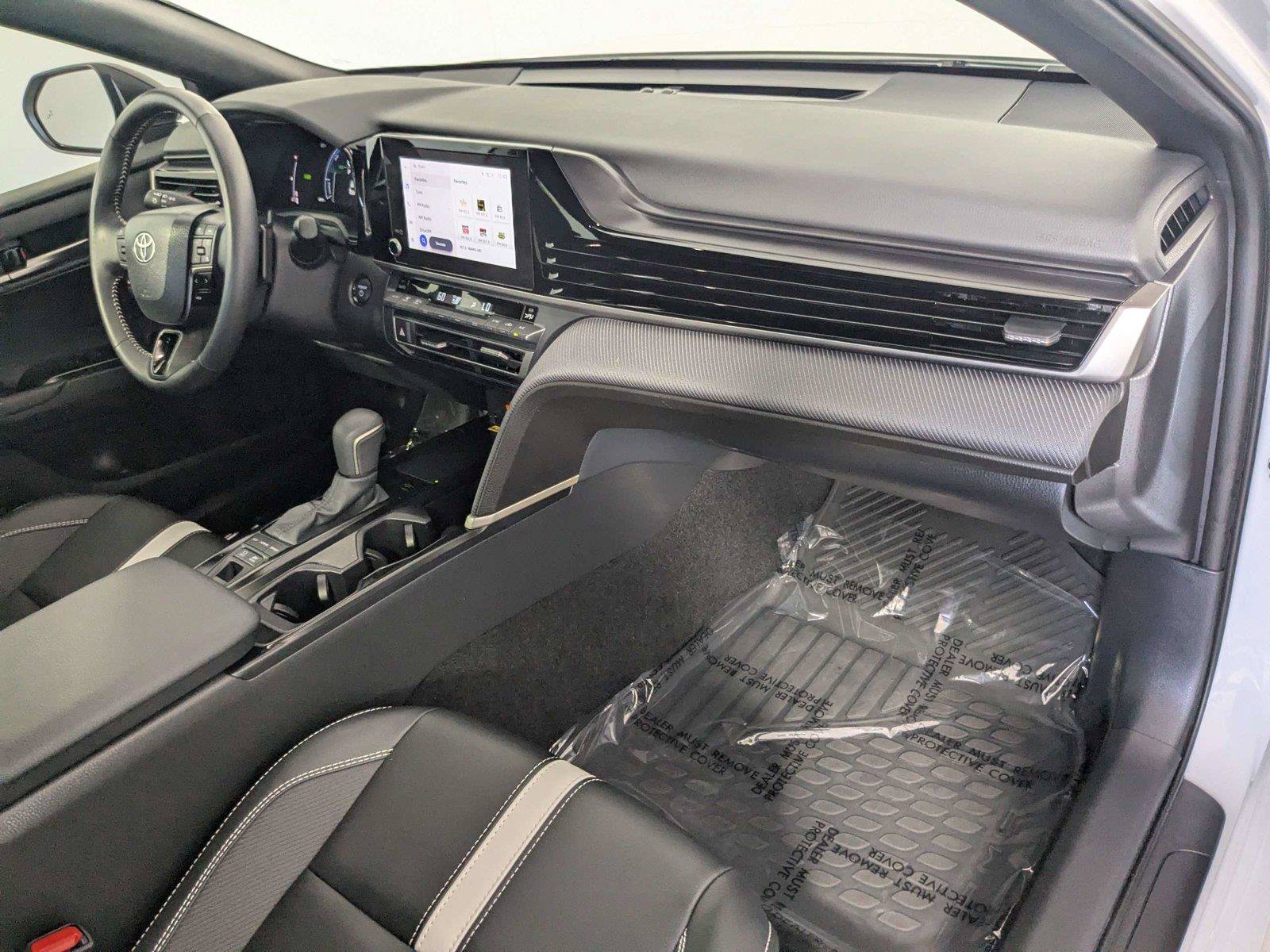 Certified 2026 Toyota Camry Hybrid FWD image 30