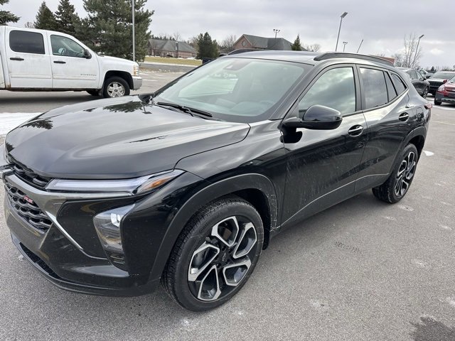 Used 2025 Chevrolet Trax RS w/ Sunroof Package image 9
