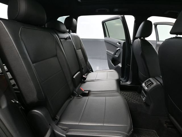 Used 2019 Volkswagen Tiguan SEL Premium R-Line FWD image 40
