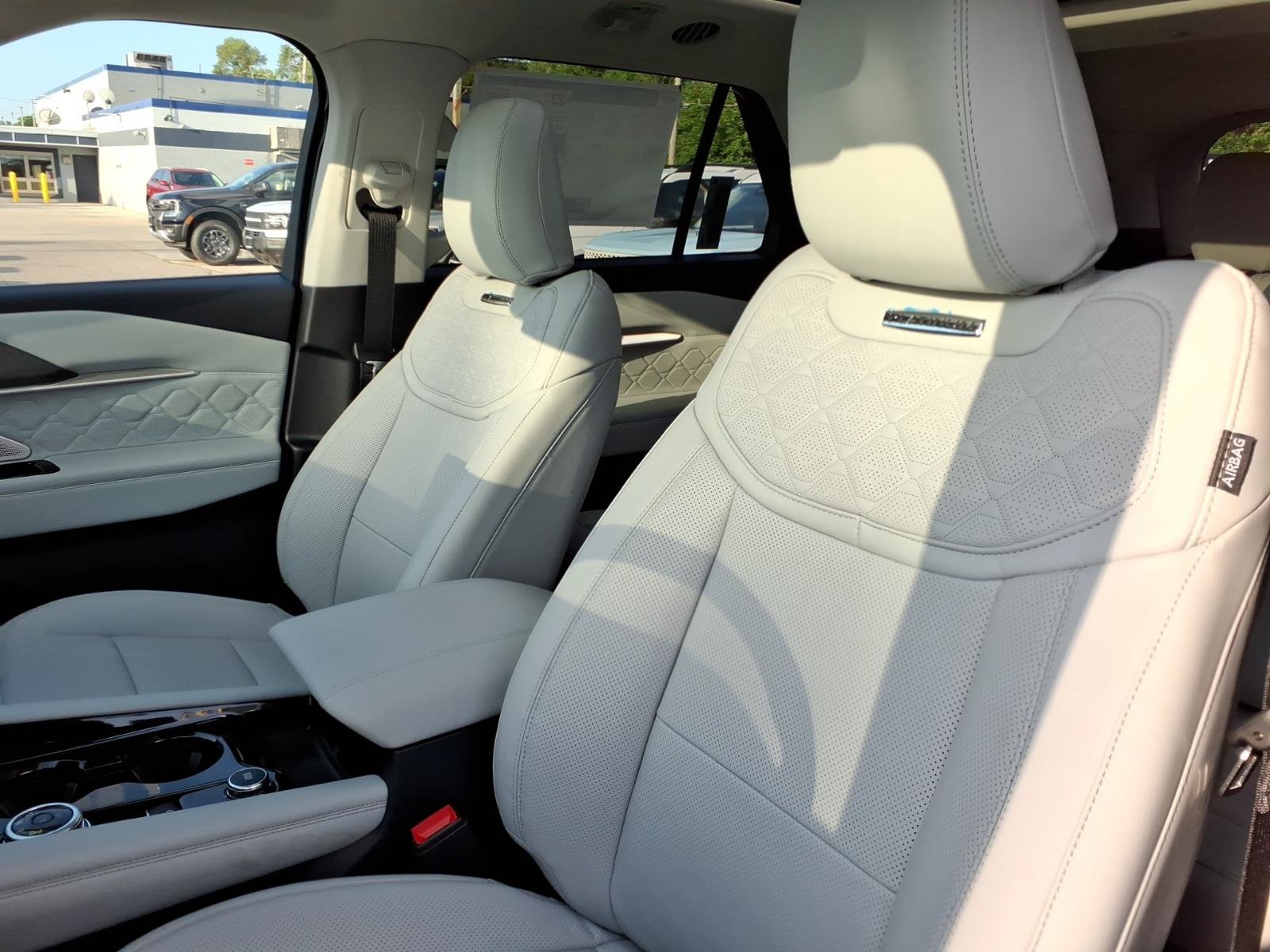 New 2026 Ford Explorer Platinum w/ LUX Leather Package AWD/4WD image 5