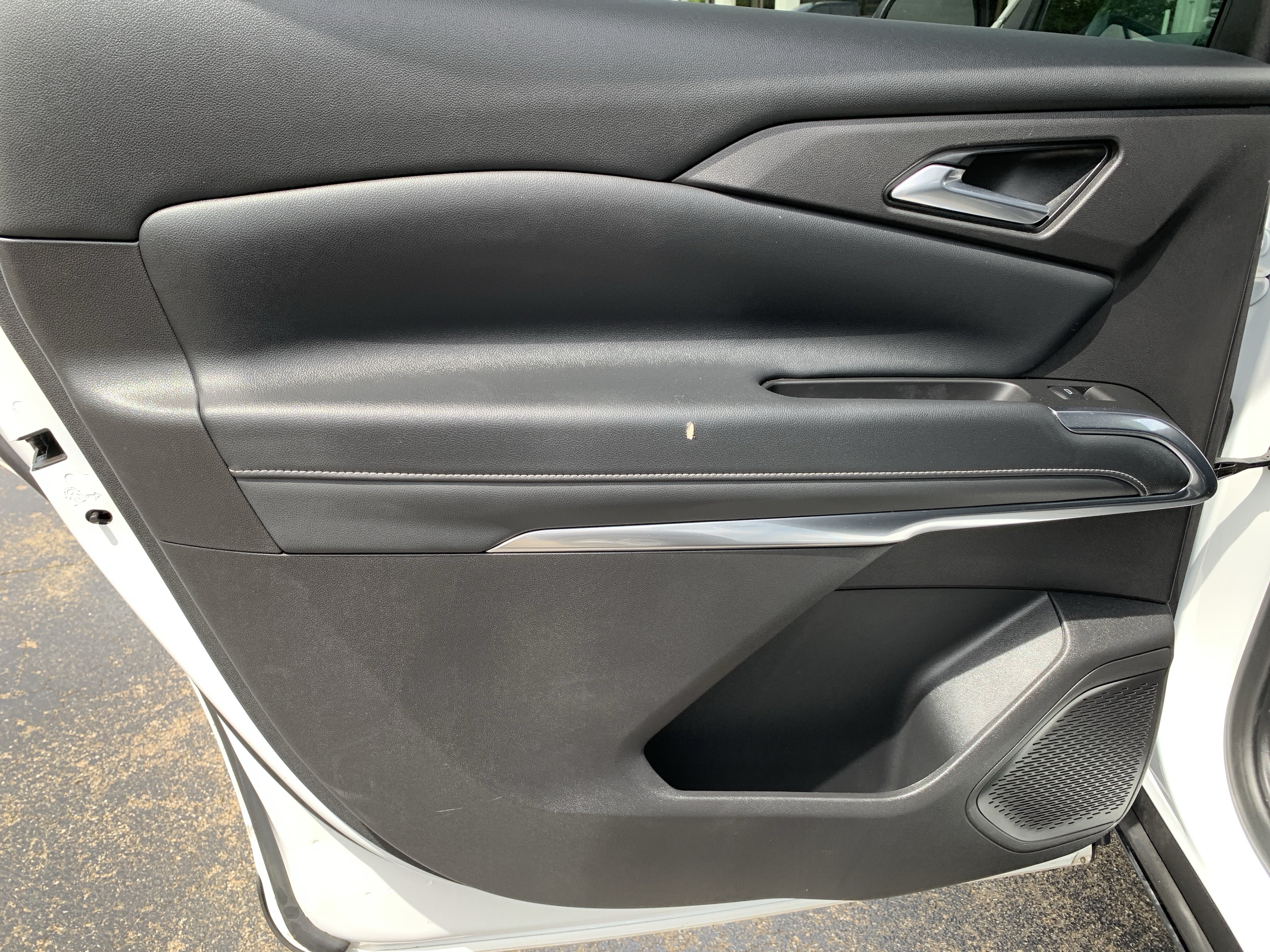 Used 2025 Chevrolet Traverse LT FWD image 39