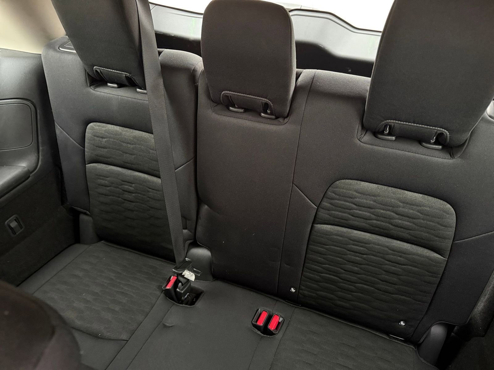 Used 2025 Nissan Pathfinder SV image 30