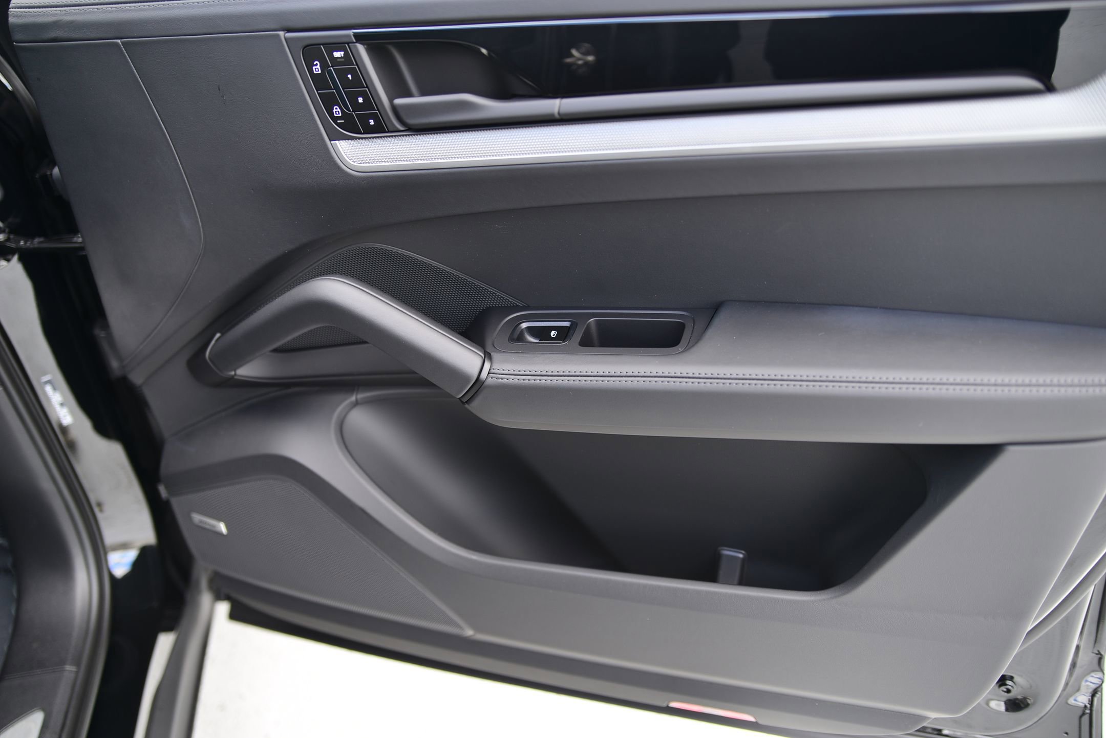 Certified 2026 Porsche Cayenne E-Hybrid image 25