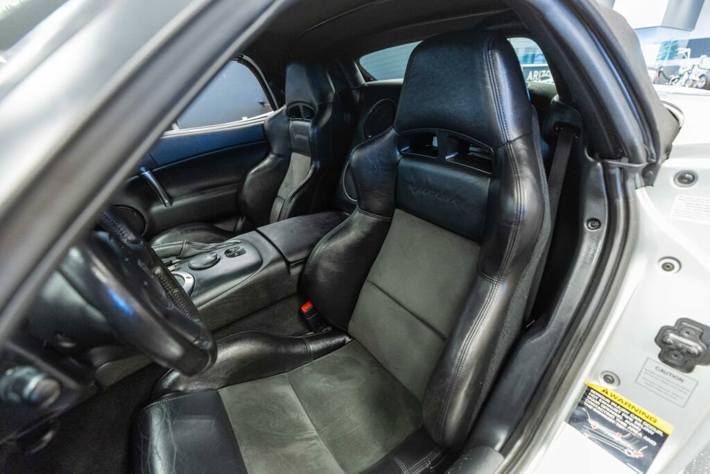 Used 2003 Dodge Viper SRT-10 image 8