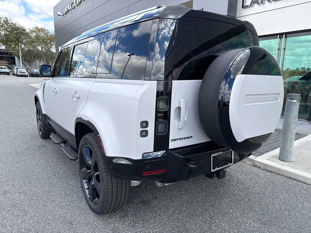 New 2026 Land Rover Defender 110 X-Dynamic SE image 2