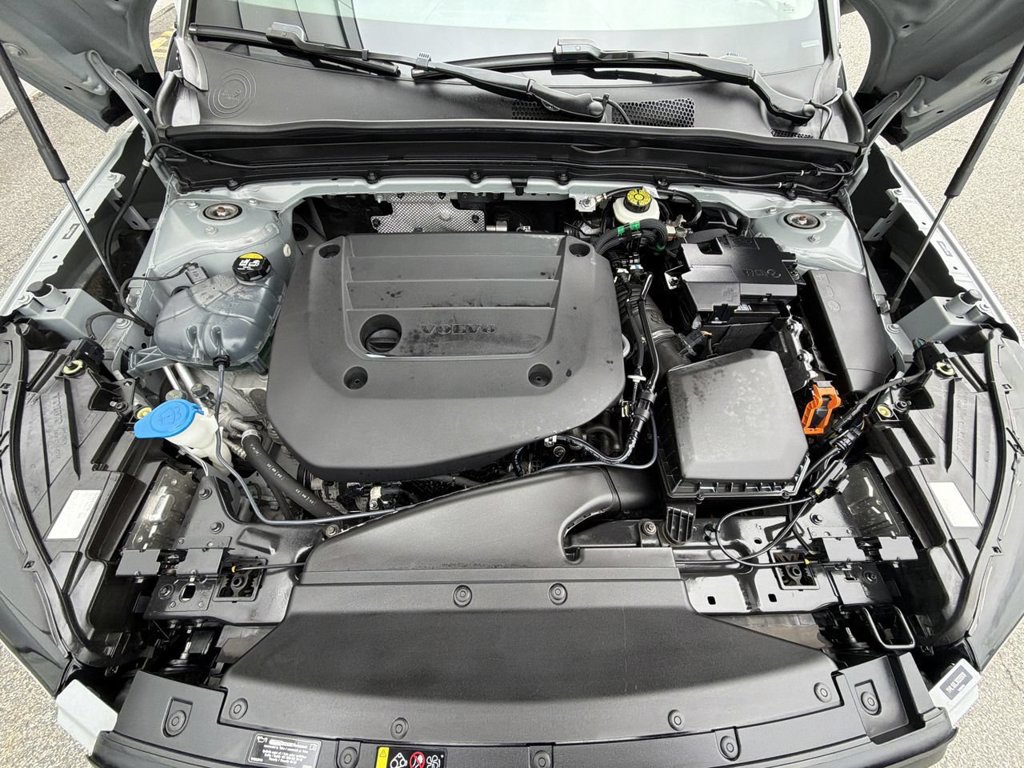 Certified 2024 Volvo XC40 B5 Plus w/ Climate Package AWD/4WD image 14