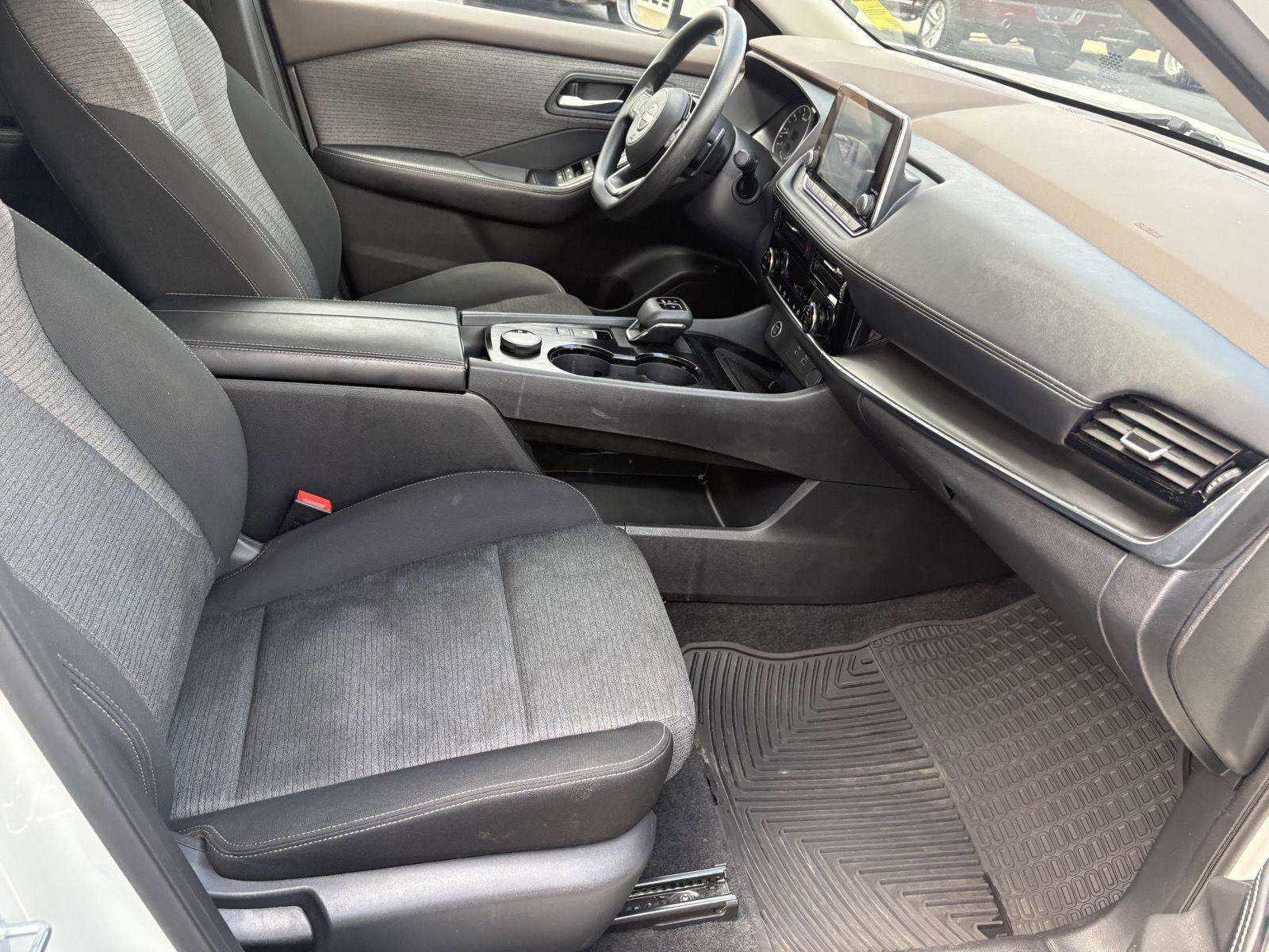 Used 2022 Nissan Rogue SV AWD/4WD image 17