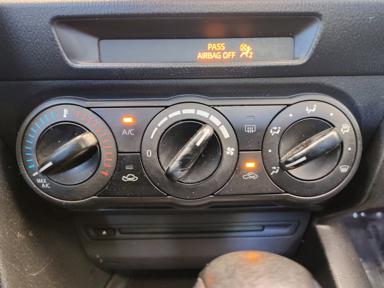 Used 2014 MAZDA MAZDA3 i Sport image 16