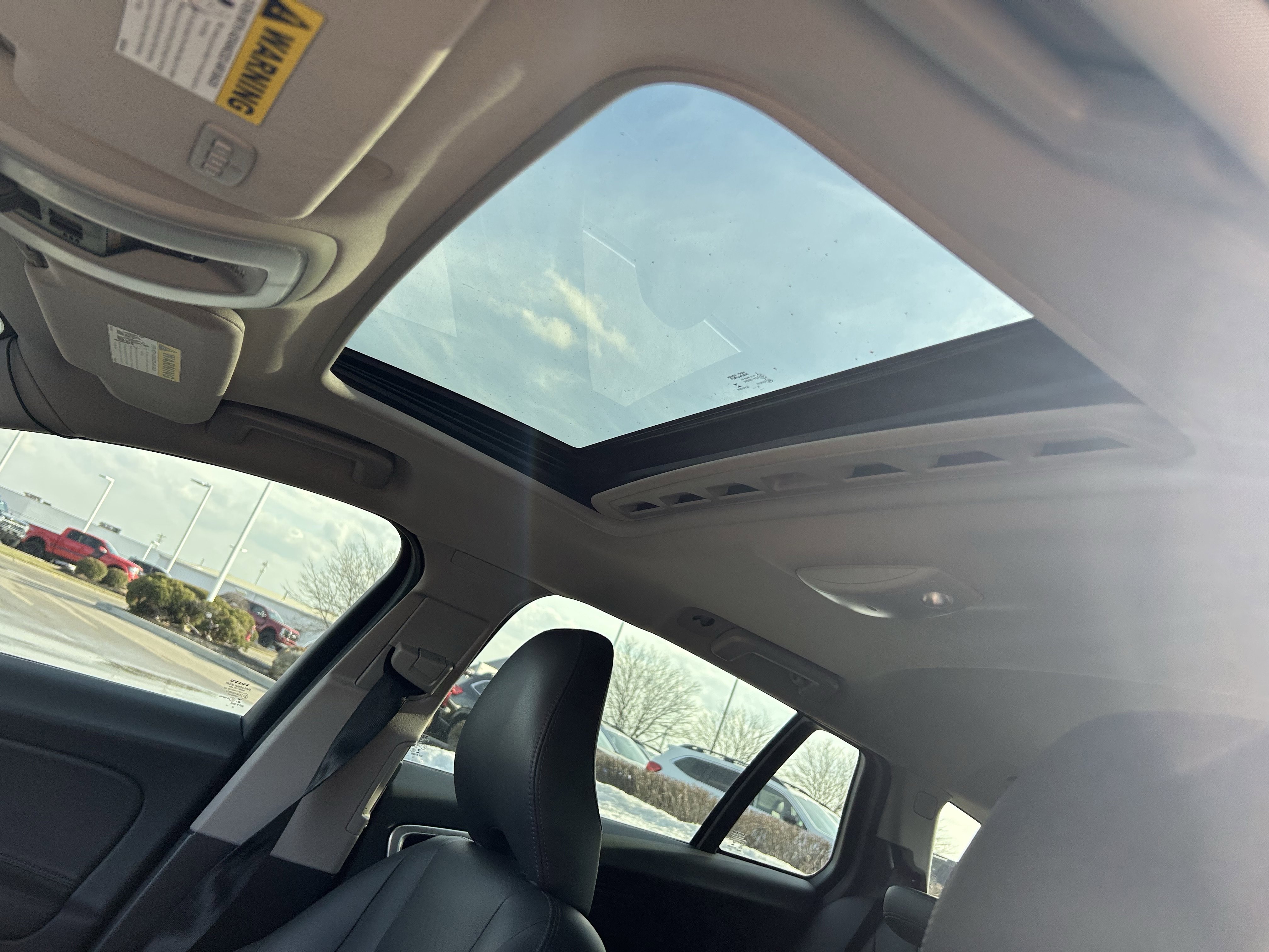 Used 2017 Volvo V60 T5 Platinum w/ Climate Package image 23