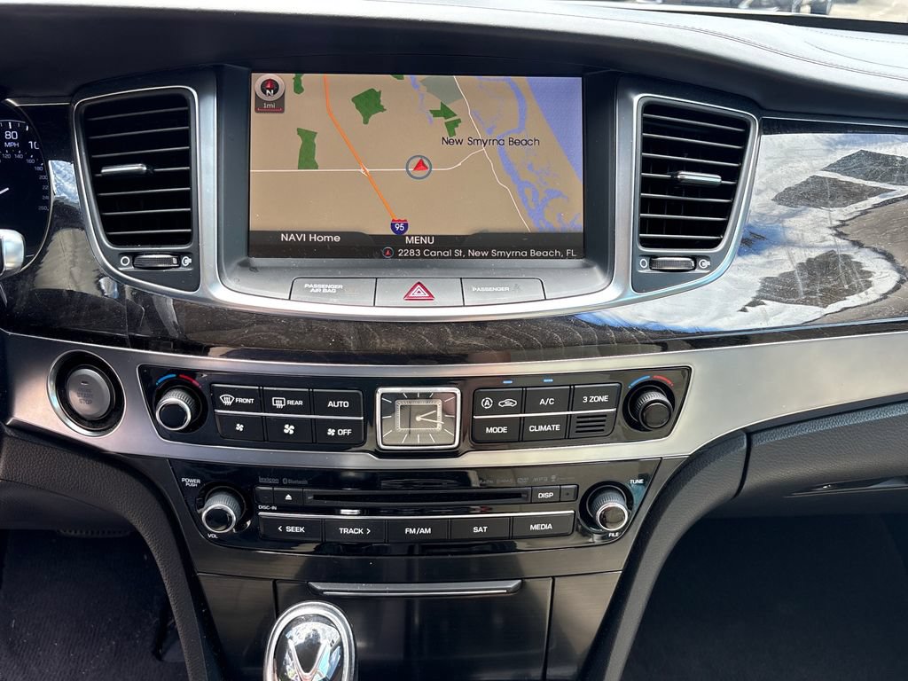 Used 2015 Hyundai Equus Signature RWD image 24