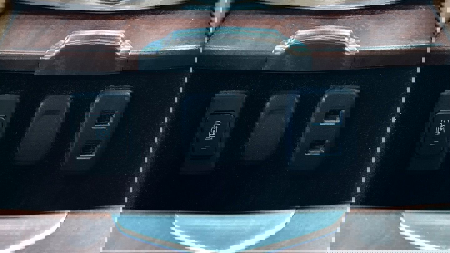 Used 2017 Cadillac Escalade Platinum RWD image 42