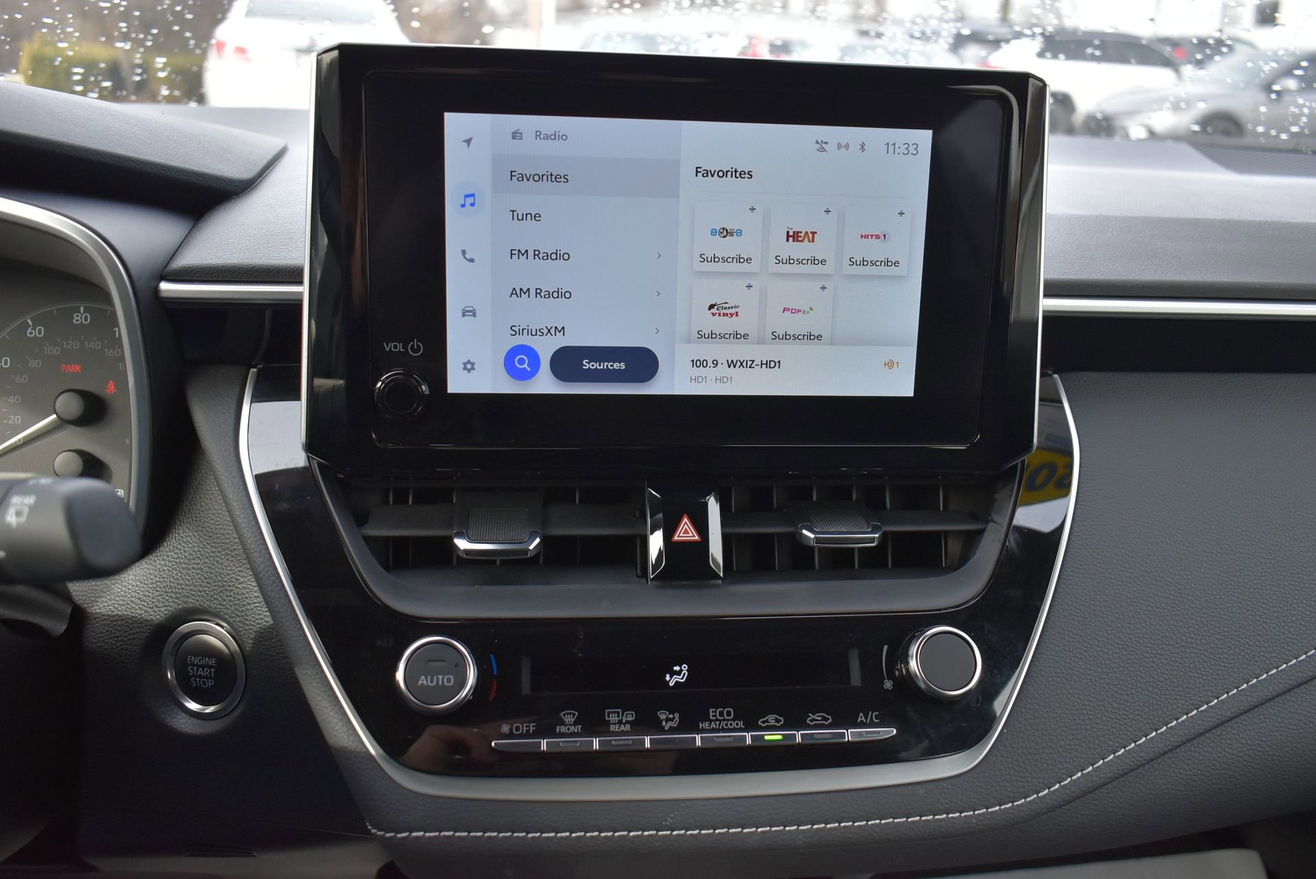 Used 2025 Toyota Corolla SE w/ SE Package image 21