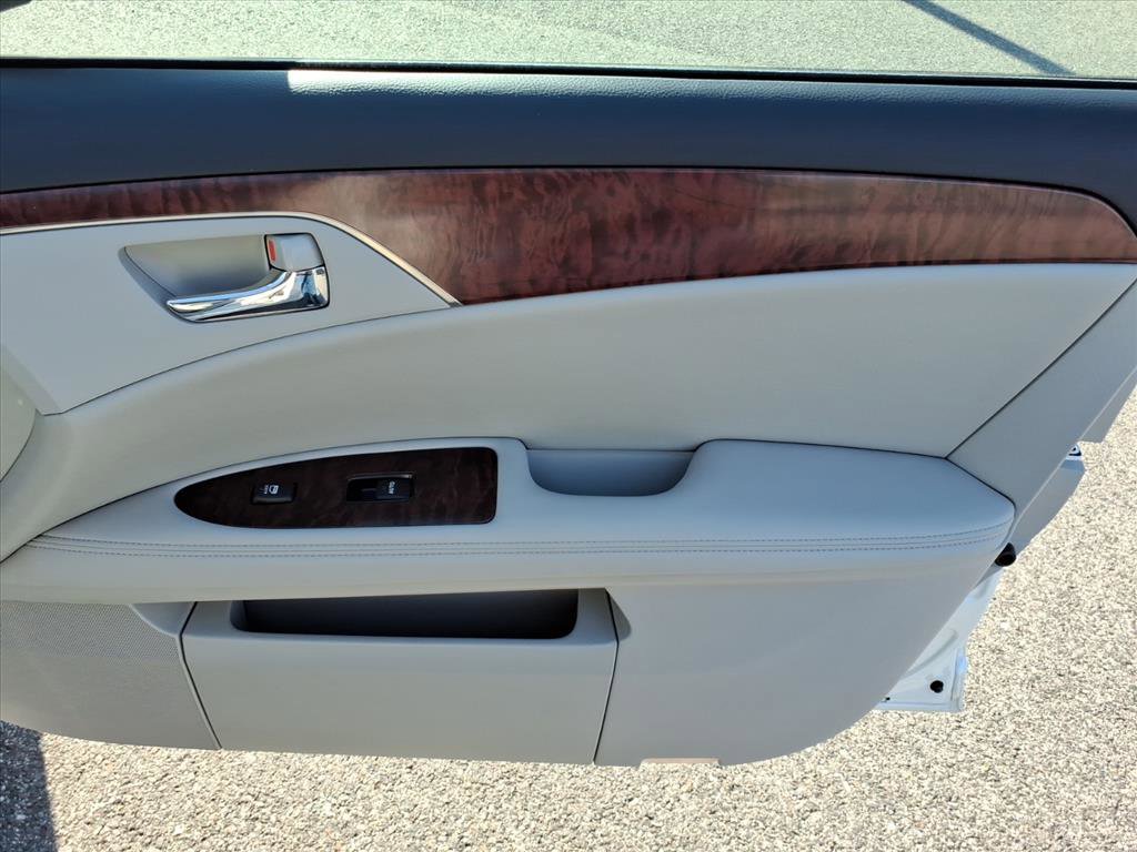 Used 2012 Toyota Avalon FWD image 16