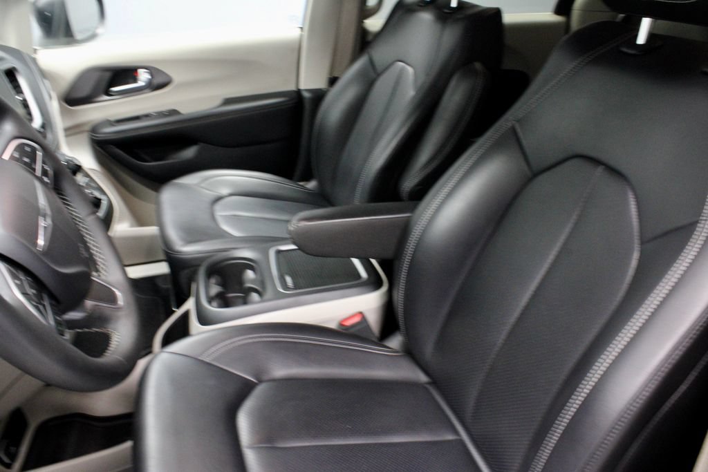 Used 2023 Chrysler Pacifica Touring-L FWD image 23