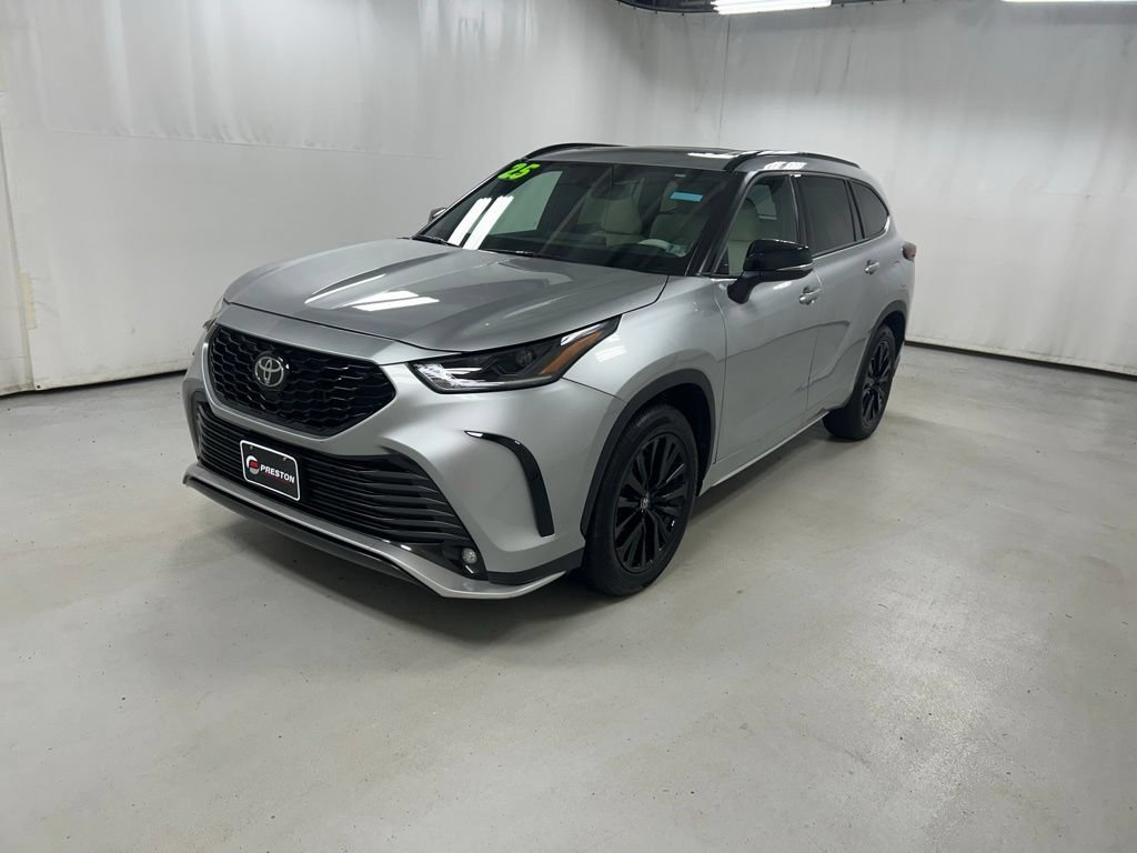 Certified 2025 Toyota Highlander XSE AWD/4WD image 2