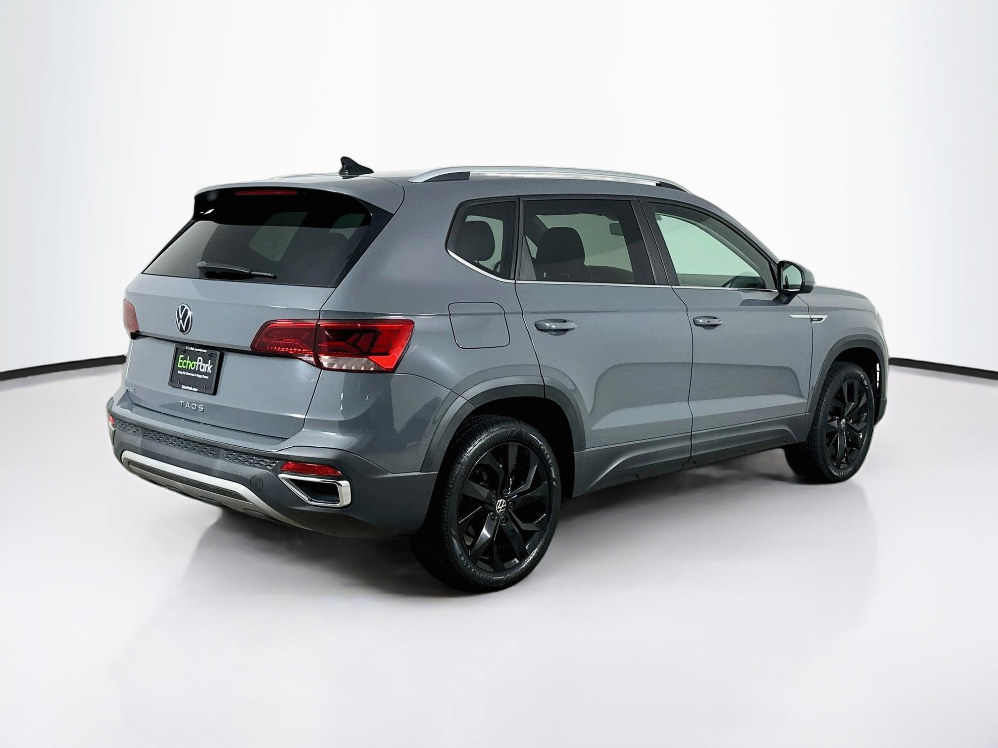 Used 2023 Volkswagen Taos SE w/ Black Wheel Package FWD image 9