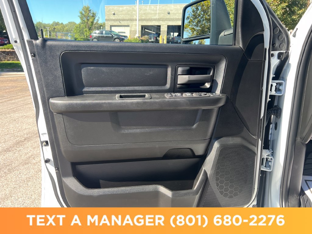 Used 2024 RAM 2500 Tradesman w/ Chrome Appearance Group AWD/4WD image 12