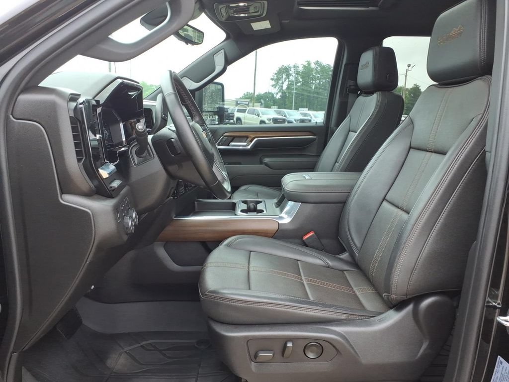 Used 2024 Chevrolet Silverado 2500 High Country w/ High Country Premium Package AWD/4WD image 17