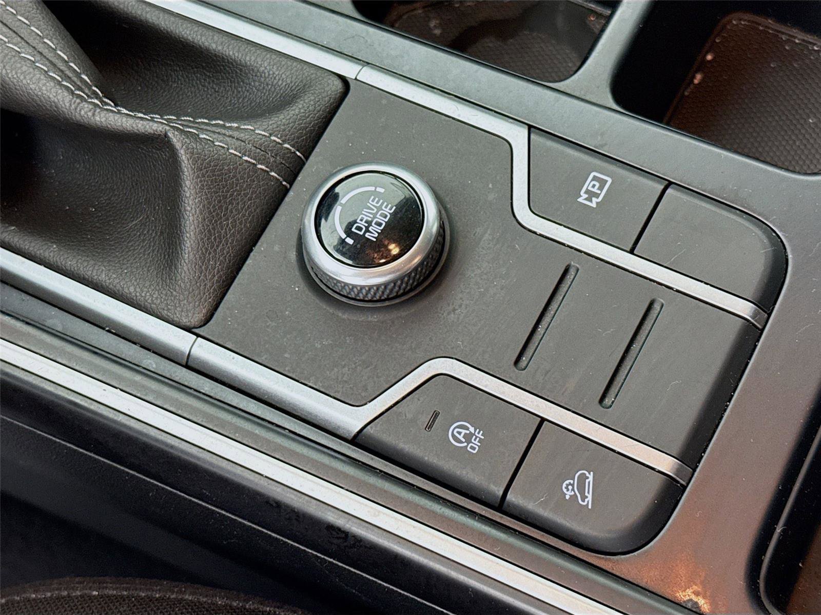 Used 2021 Kia Sorento LX image 11