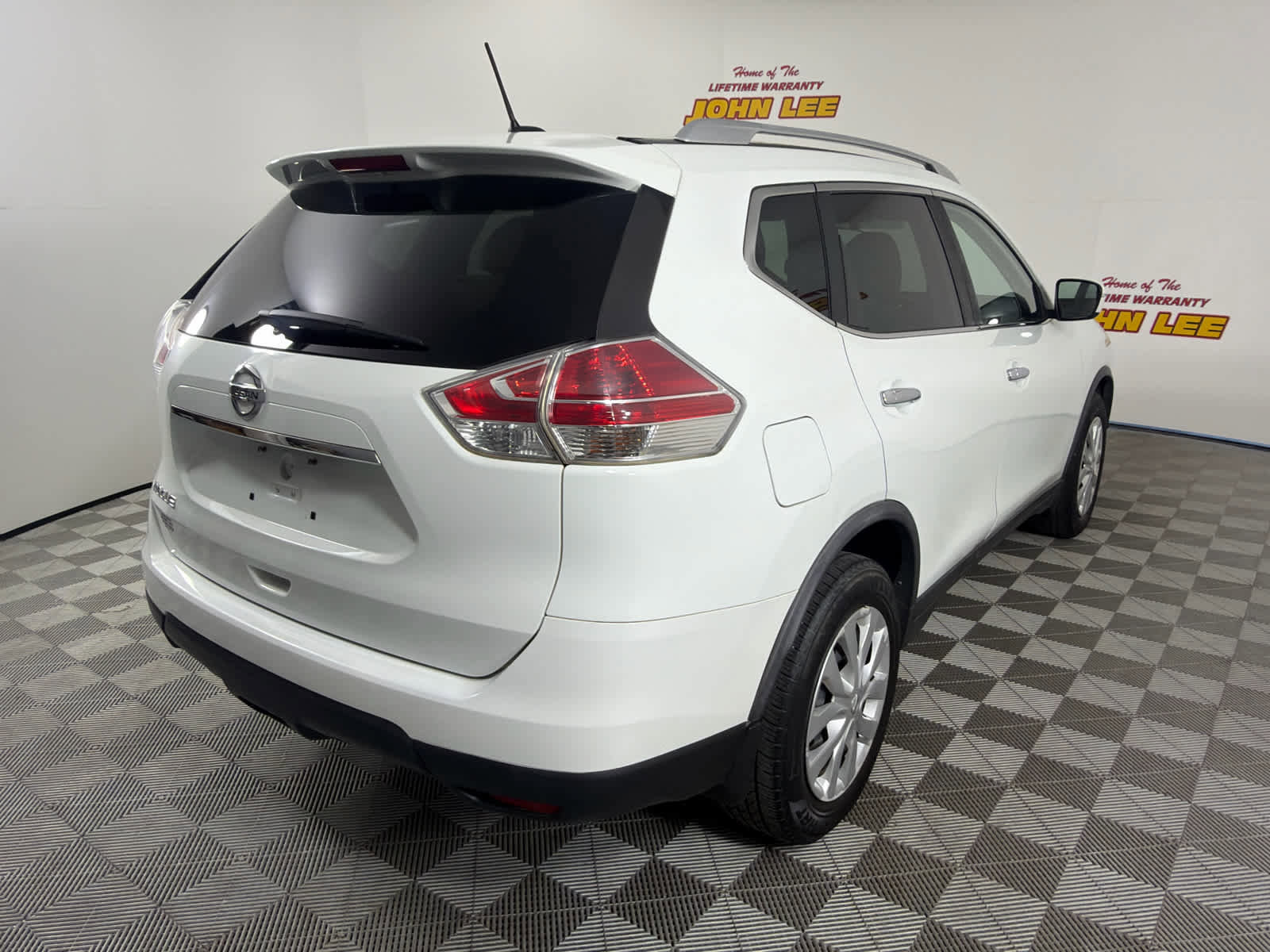 Used 2016 Nissan Rogue S w/ Appearance Package FWD image 5