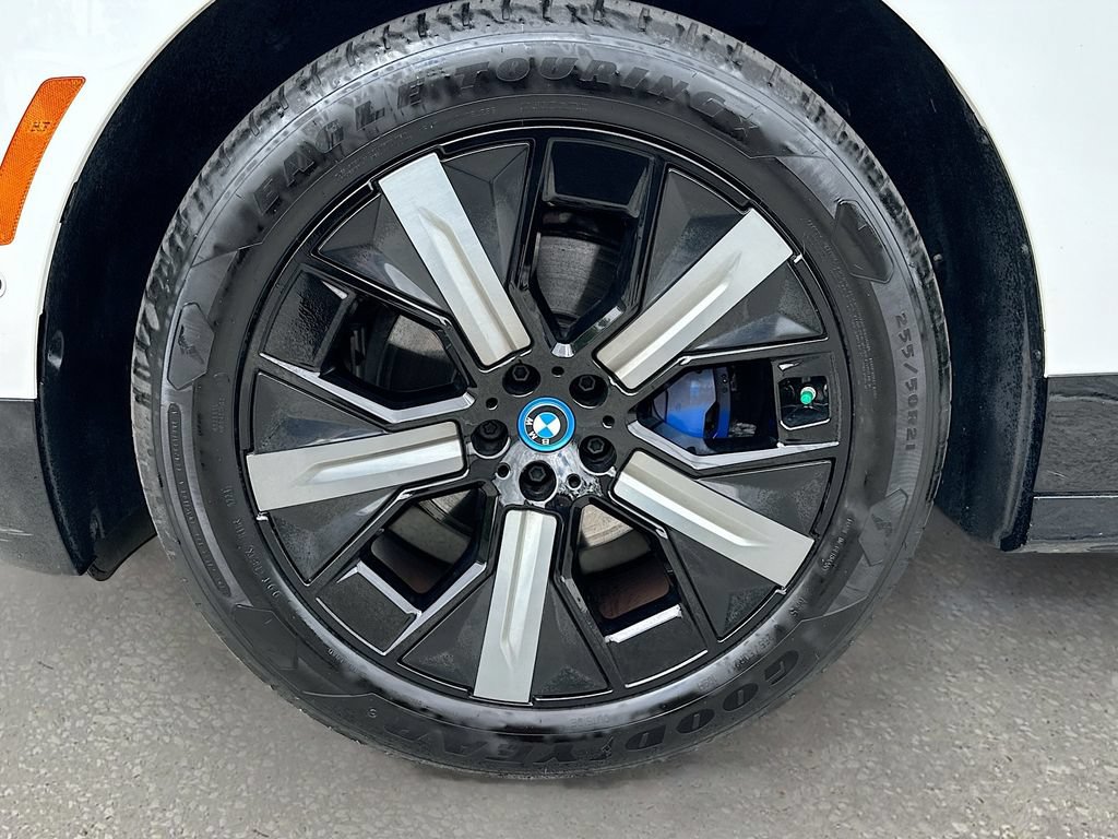 Certified 2024 BMW iX xDrive50 w/ Premium Package AWD/4WD image 32