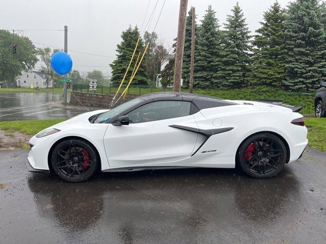 Used 2025 Chevrolet Corvette Z06 image 3